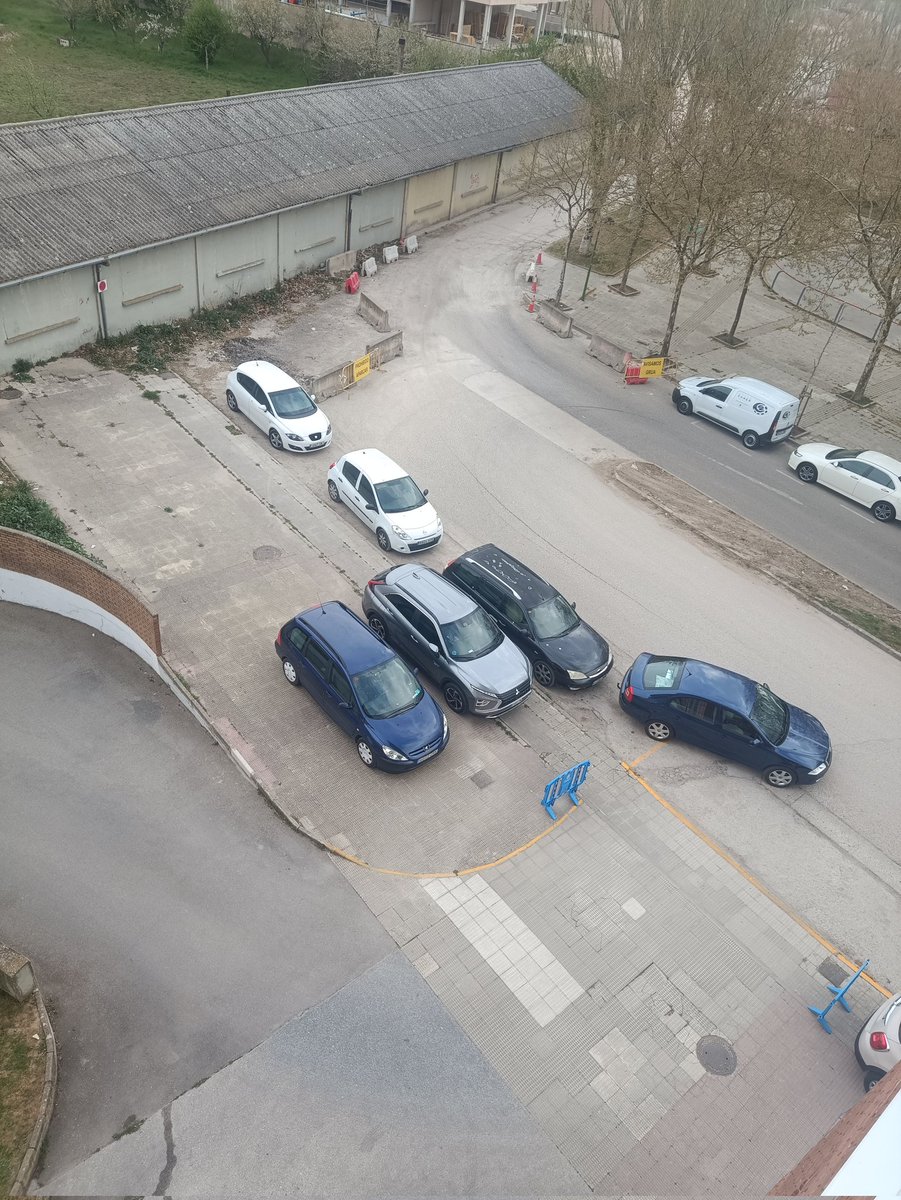 xanin7's tweet photo. Y así todos los miércoles y sábados @PoliciadeBurgos , es terrible https://t.co/nd1Rsaue2Y
