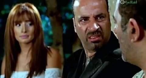 - لما لاقي حدا حاطط صورتو خلفية للموبايل :