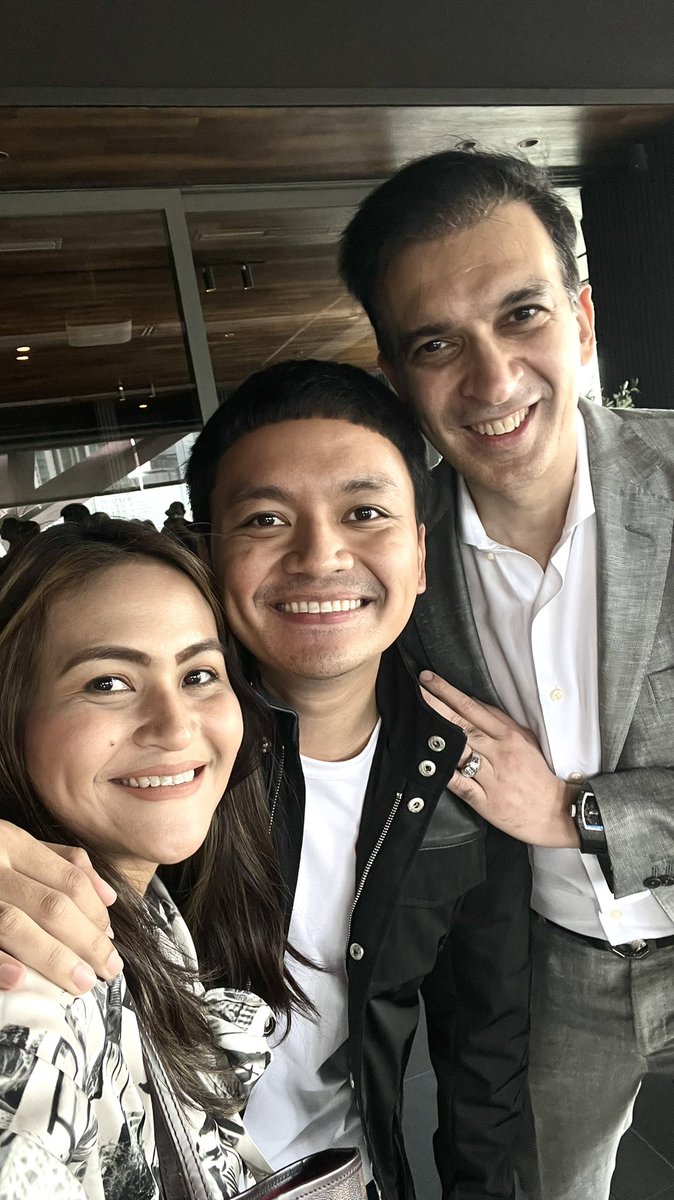 Ini nanti aku print aku tempel di tembok itu ya sebelah reza rahardian 😎