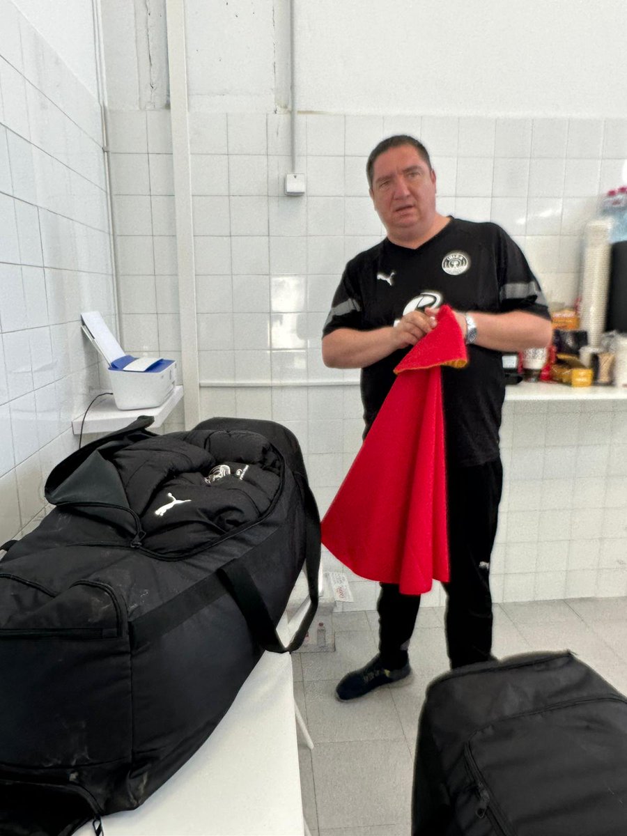 ElToreroUD's tweet photo. El Torero preparando su capote para Tenerife yo aún creo mientras los numeros no digan lo contrario ay que seguir y perseverando por el objetivo https://t.co/4tMbE0rYOB