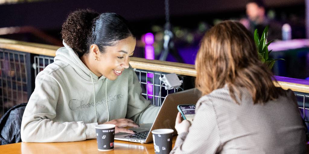 Always wanted to do an internship at one of Europe's biggest showcase festivals? Now is your chance! 

ESNS is looking for customer relations, production, and marketing &amp; communication interns. 

Apply and find out more at esns.recruitee.com