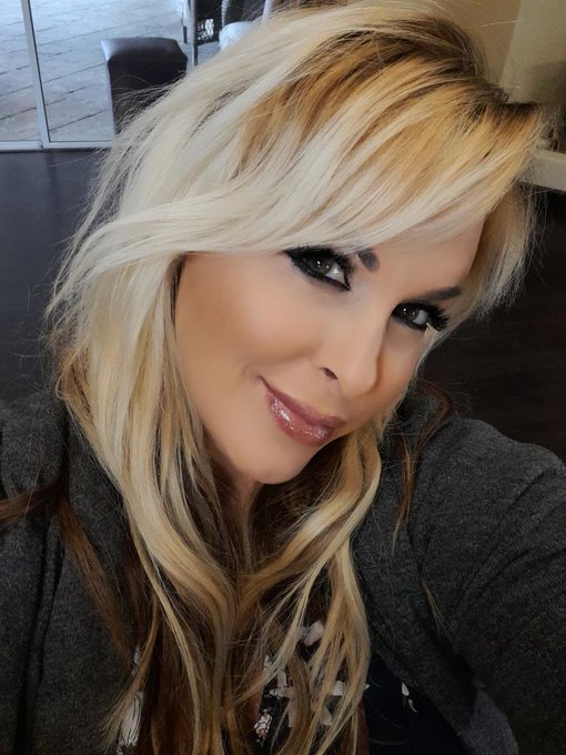 Hello darlings anyone in the mood for a little fun going live on https://t.co/yqBwjDum4R https://t.c