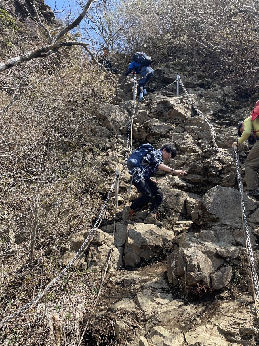 TUS_hiking's tweet photo. 4/9に春休み最後の活動として塔ノ岳に登ってきました！！
アップダウンが多く鎖場もあってなかなか登りごたえのある山でした⛰
稜線の景色と頂上の展望が最高でした！！ https://t.co/lj09bnAF75