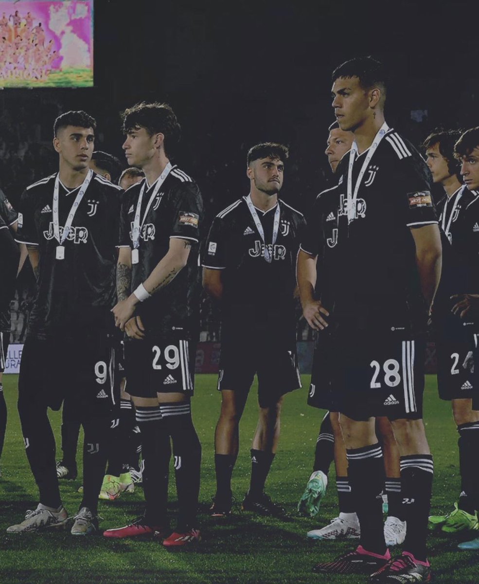 Testa alta ragazzii, orgoglioso di questa squadra🤍🖤

Enzo, vía Instagram -tras la derrota en la final de la Copa Italia con la Juventus Sub 23-