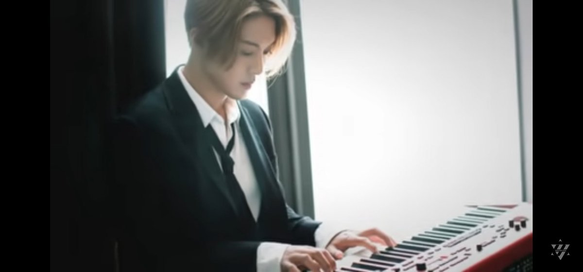 lhieyanminho22's tweet photo. #Are you ready to hear new song from our Beloved #KimHyunJoong???
👉Any song in your heart wants to share with us will listen and love it🥰 I love you my charming eyes😘
#PlaylistCover🤩🎸 https://t.co/hPpsMrWVFO