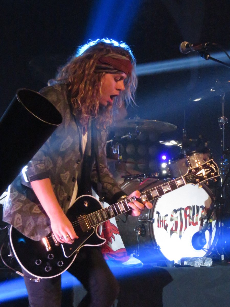 AlanToddWHS's tweet photo. #TwoForTuesday @Addostruts of @TheStruts in 2016 at The Constellation Room on the left and @FondaTheatre on the right
#2ForTuesday #2FT #AdamSlack #TheStruts @StruttersOFCL @ObservatoryOC #livemusic #concert #concerts https://t.co/tQLN44q2CE
