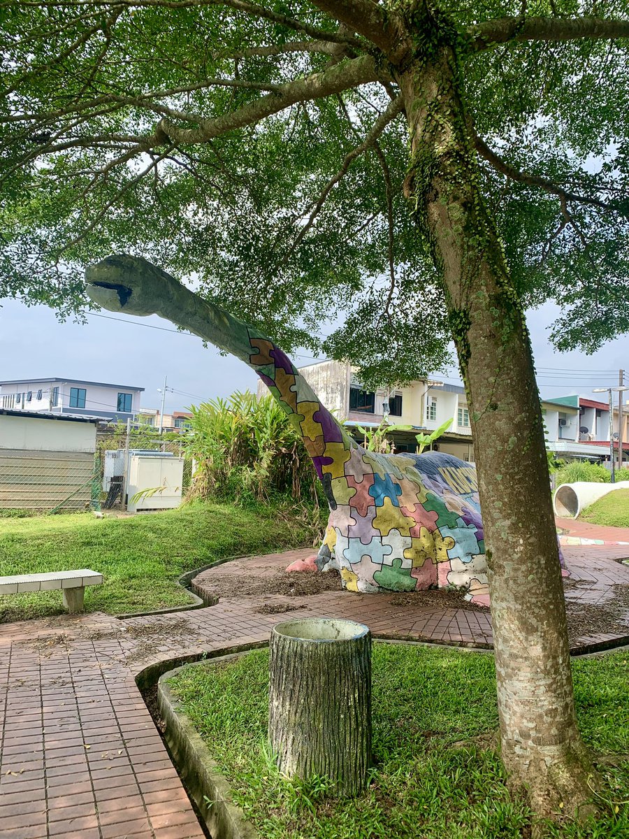 davsunArt's tweet photo. During 80s’, way to secondary school. I walked this path almost every weekday to my school. #CEOArtist #ArtCreation #LifeJourneyArt #MiriArtShow #SoloArtShow #abstractexpressionism https://t.co/wBEVMtXc9j