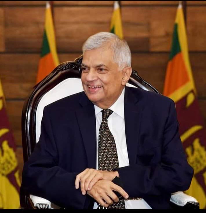 samith78's tweet image. අද මේ මනුස්සයාට පිංසිද්ද වෙන්න මිනිස්සු ජයටම අවුරුදු සමරනවා....