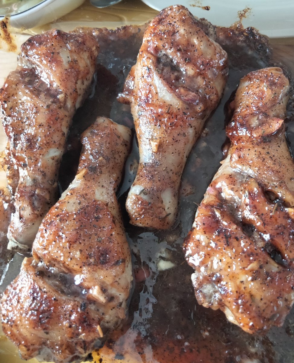 ConnieR88921699's tweet image. Barbecued Chicken Drumsticks
The recipe was originally for chicken wings but I opted for drumsticks and it turned out as good and delish 😋

#chickenfreshideas
#broiling
#homecooking