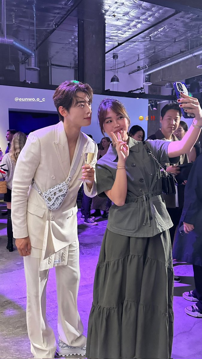 chaeunwoodaily's tweet photo. an instagram post from jihoonkm..

with Eunwoo..
https://t.co/EwMHVo7Pxi

CHA EUNWOO AT THE GREY ZONE BY DIOR 
#CHAEUNWOO_GRISDIOR_Exhibit
230412 @offclASTRO #차은우 https://t.co/jnxTemMmM5