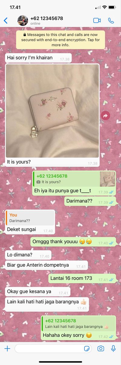 Wallet 

A Lee jeno few tweets au