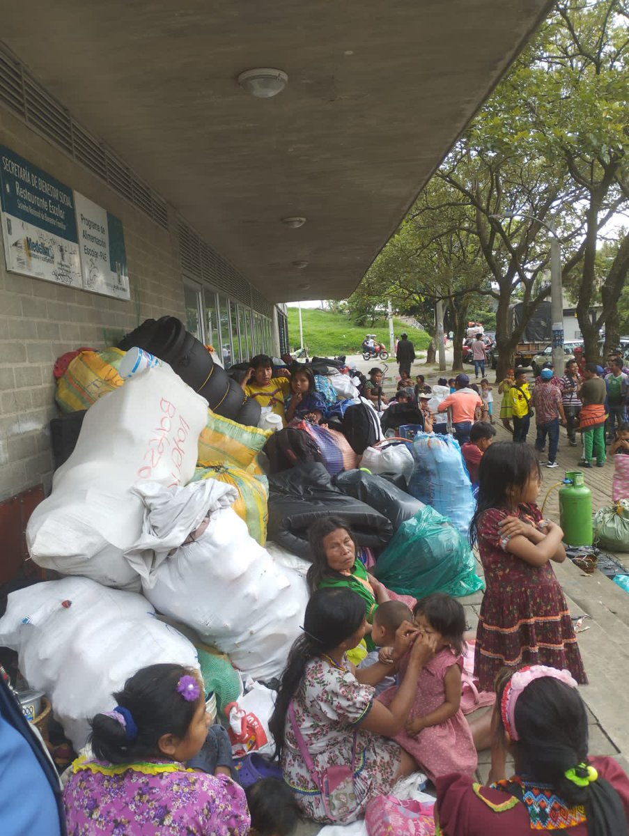 EstebanAriaslv1's tweet photo. Para el señor alcalde @QuinteroCalle el problema nunca han sido los niños en las calles, sino los niños pobres e indígenas en las calles del Poblado https://t.co/C2Ru6x7SBB