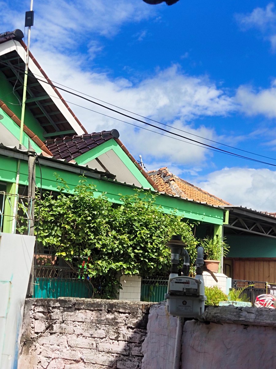 manissajaa's tweet photo. Sama sama suka foto langit. Yg kiri punya aku yang kanan punya @hiakuer 🥰 https://t.co/Bm3qg8WoV4