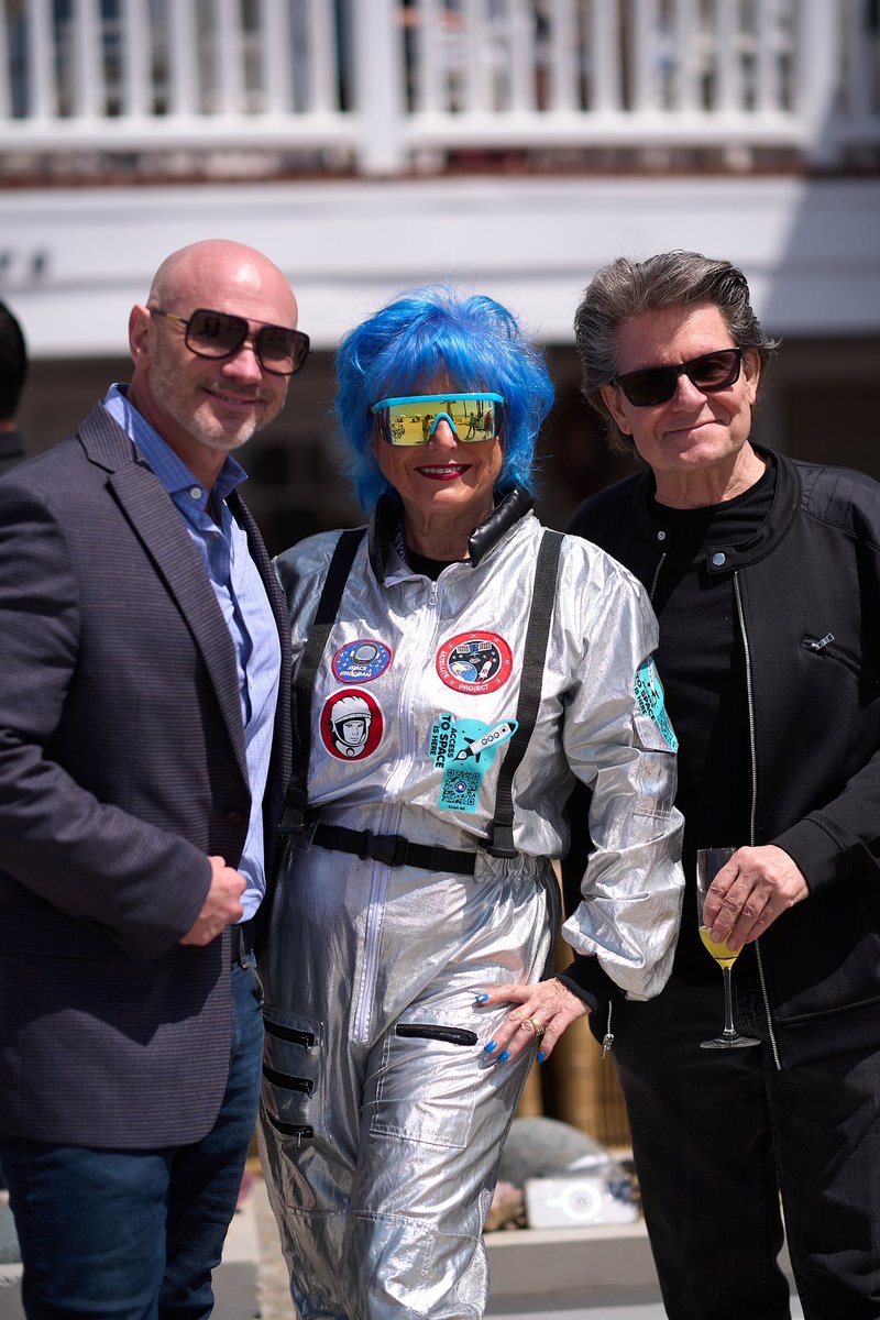 LadyRocketSpace's tweet photo. From @LadyRocketSpace #SantaMonica #SpaceBeach Sat. to my #VandenbergSpaceBase @SpaceX Rocket launch Mon.
Expanding outreach,range,and my
way to reinvent #Space and #NFTs, bring new participants! And launch my @spaceibles Space collection! Here with @jackhstorms,@iamscottpage ! https://t.co/KT542wj1U8