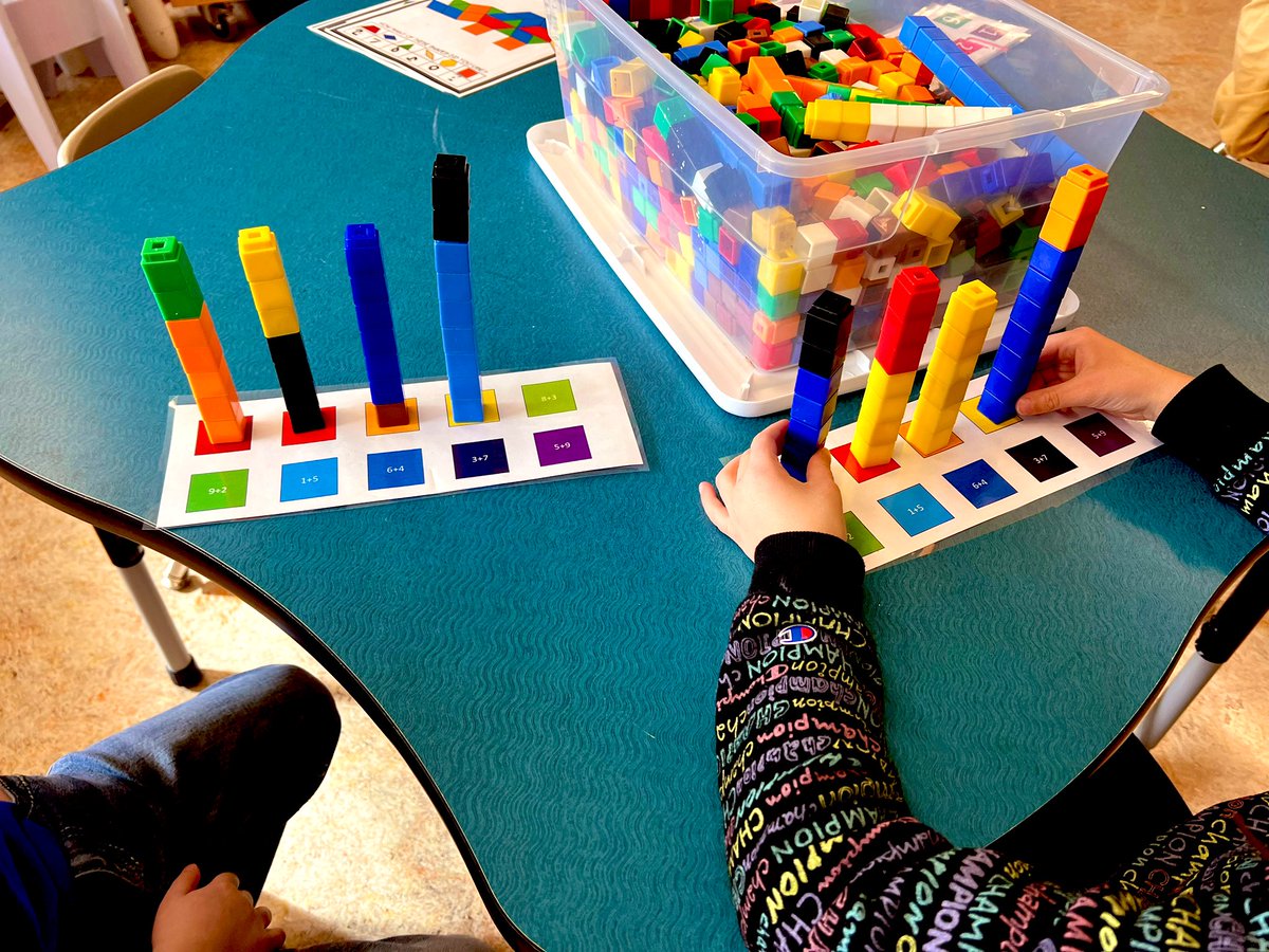 glendale_kas's tweet image. Centres focused on measurement and comparison of one structure to another.  Students used addition to create specific towers and then practiced describing the similarities and differences using math language like bigger, less, equals, more than, etc. #Mathematics #comparisons