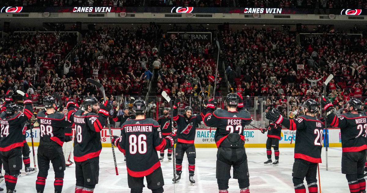 CanesStats's tweet photo. From 2015-2017, the Carolina Hurricanes finished dead last in attendance. In 2023, the Hurricanes finished 2nd in attendance setting the franchise record for best attendance in a season. 

Carolina is a hockey market. https://t.co/t8SMDzqI7D