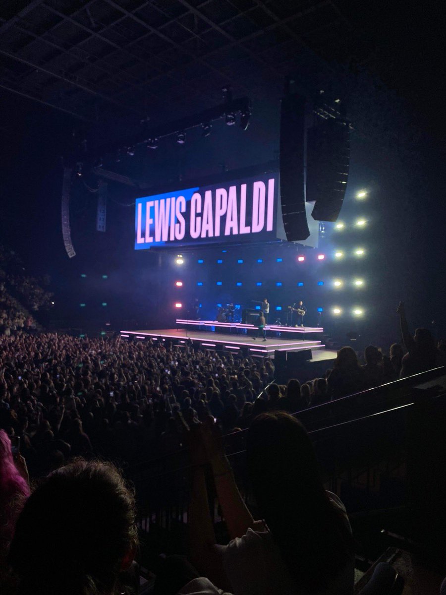 HS_TPWKINDNESS's tweet photo. Thank you @LewisCapaldi for an amazing show tonight in laval! One of the best show i’ve ever seen. 💕 https://t.co/fBi5zL4AJy