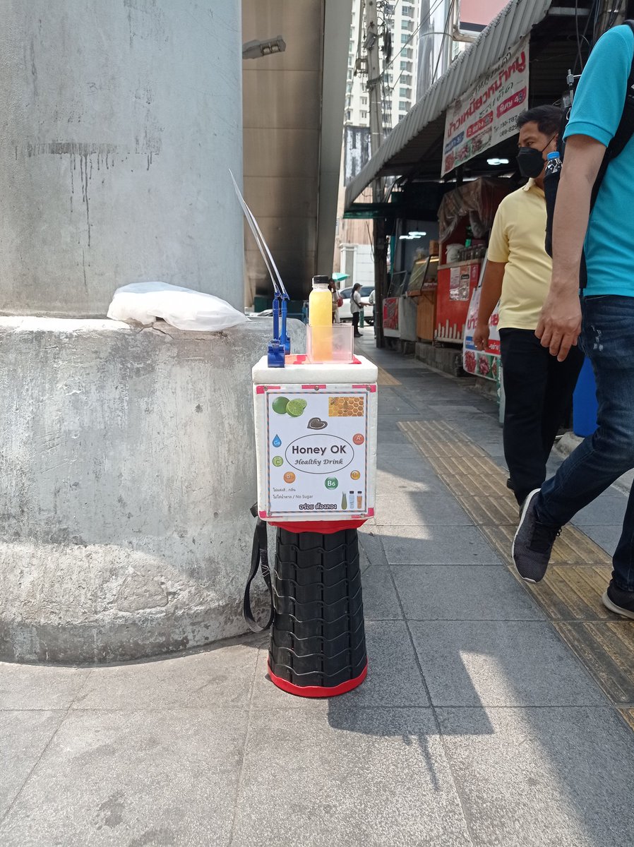 HoneyOK888's tweet photo. 🌻 Hello ! เที่ยงวันพุธ 12 ม.ย. 66
เริ่ม 11:30 - 13:30
🎯 On Street เที่ยงนี้ พบกันที่
BTS พญาไท
#HoneyLemon/น้ำผึ้ง ผสมมะนาว
#LEMONADE/น้ำมะนาว🍋
#BasilSeed Drink Honey Lemon/แมงลัก น้ำผึ้ง มะนาว
#MangLakZaa/แมงลัก ซ่าส์ https://t.co/JAsLFpxyJw
