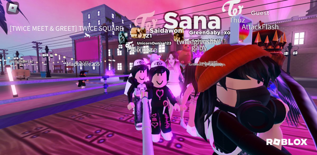 mskdsaida's tweet image. It is so hard to take a photo with Sana 😭 @JYPETWICE 
#TwiceonRoblox