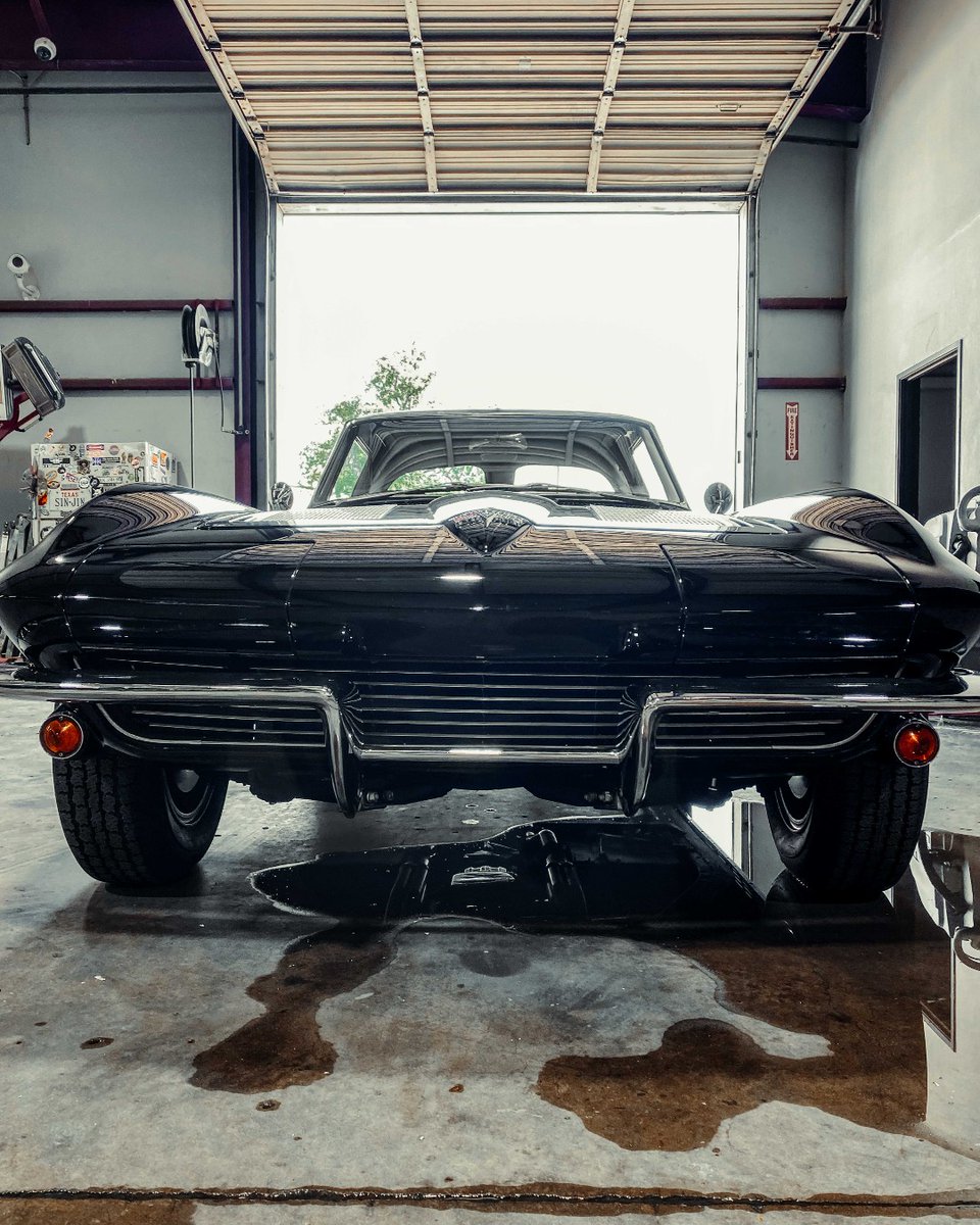 GasMonkeyGarage's tweet photo. A classic looking like this, you can't help but stop and stare 🤤

What do you think of this "63 Corvette? 🔥 or 👎? https://t.co/0HzobagZsr