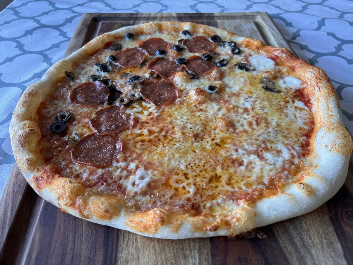nattomaki00's tweet image. Made more pizza and ate it with my 4 year old. Practicing New York style these days. #pizza #nystylepizza