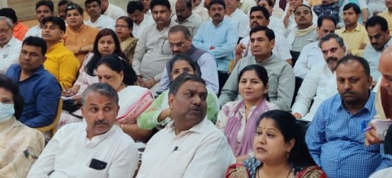 richapandey's tweet photo. @siddharthanbjp ji took organisational meeting at @BJP4Delhi office. Emphasis on 'Karyakarta Nirman' has made @BJP4India world's no. 1 #politicalorganization. @blsanthosh @JPNadda https://t.co/IHKmmalFQf