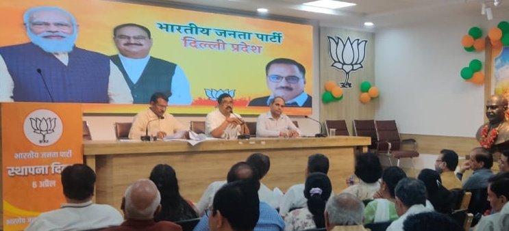 richapandey's tweet photo. @siddharthanbjp ji took organisational meeting at @BJP4Delhi office. Emphasis on 'Karyakarta Nirman' has made @BJP4India world's no. 1 #politicalorganization. @blsanthosh @JPNadda https://t.co/IHKmmalFQf