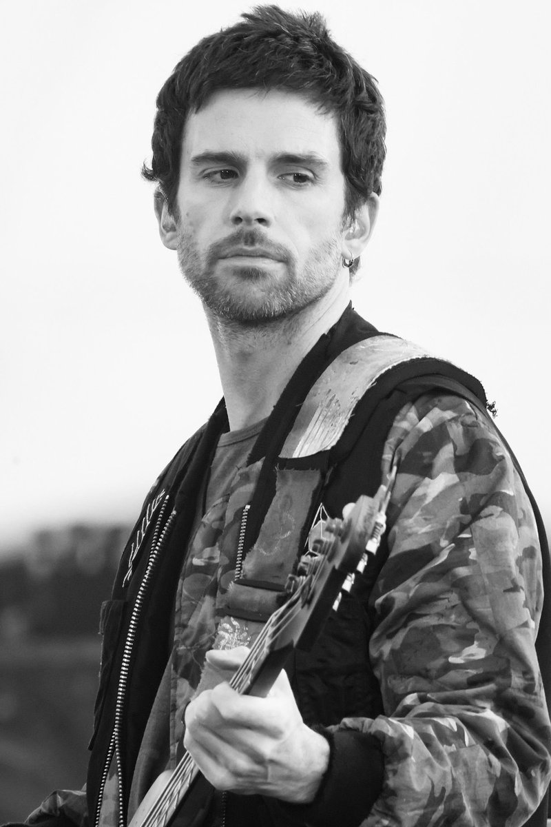 Feliz cumpleaños, Guy Berryman. 🎂

El bajista de Coldplay cumple 45 años hoy. 

🗓️: 12 de Abril, 1978
