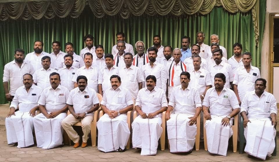 Seattaikarthik1's tweet photo. பன்னீர் அணியை சேர்ந்த....

P.சண்முகபாண்டியன்
ஒன்றிய கழக செயலாளர்,
M.சத்தியமூர்த்தி
ஒன்றிய கழக செயலாளர்,
துரைப்பாண்டி
ஒன்றிய கவுன்சிலர்,
M ராமச்சந்திரன்
கூட்டுறவு சங்க தலைவர் ஆகியோர்.

தங்களை தாய் கழகத்தின் அடிப்படை உறுப்பினர்களாக இணைத்துக் கொண்டனர்
@EPSTamilNadu @AIADMKOfficial https://t.co/5f2RKoo0OV