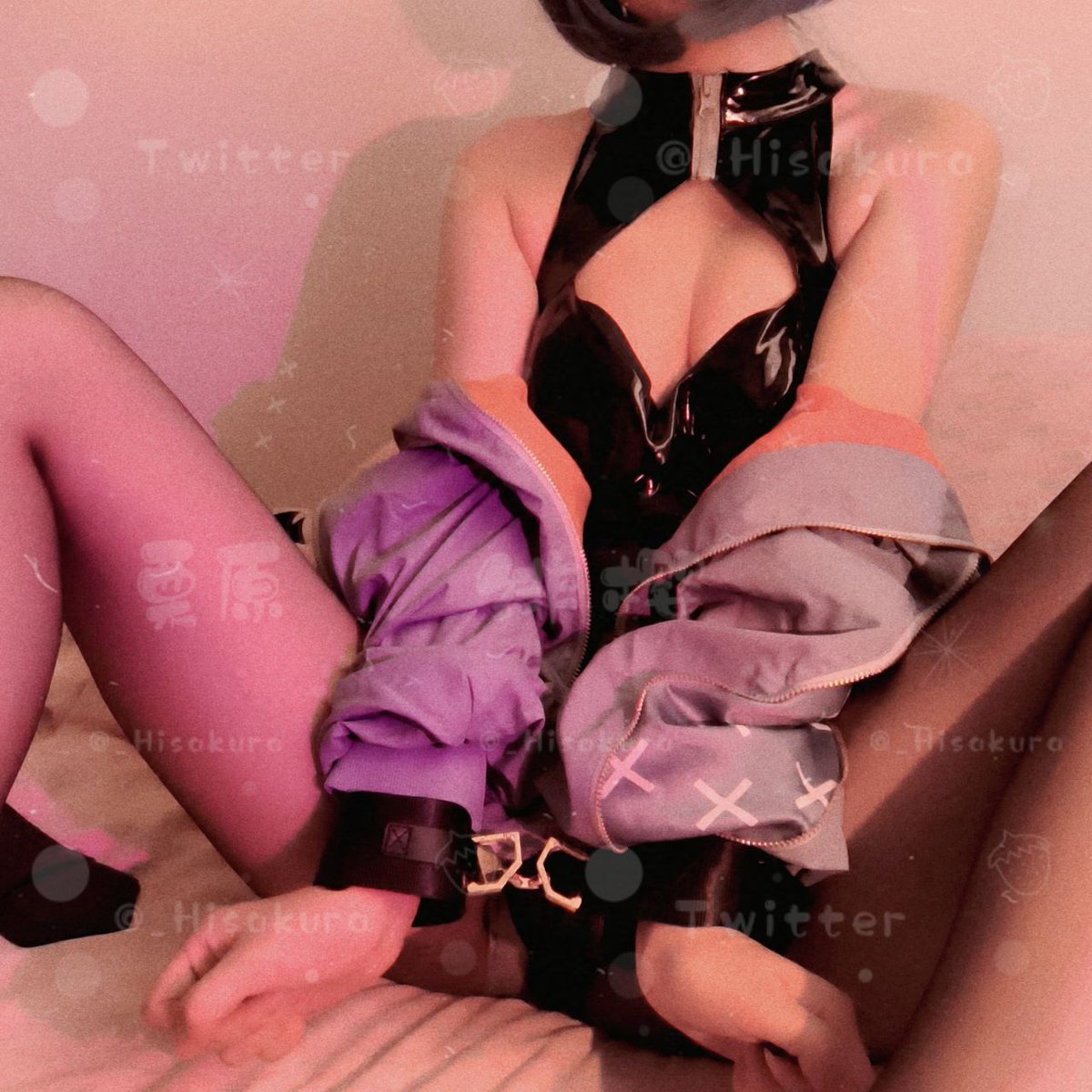 是 @LockinkOfficial 家的束缚带套装
呜啊，被抓住了，但是绑成这个样子是不是太羞耻了🥺

抄送 @CPorgyUniverse @cporgyuniverser @HotMediaLuckLot https://t.co/8Rm8V5N5MJ