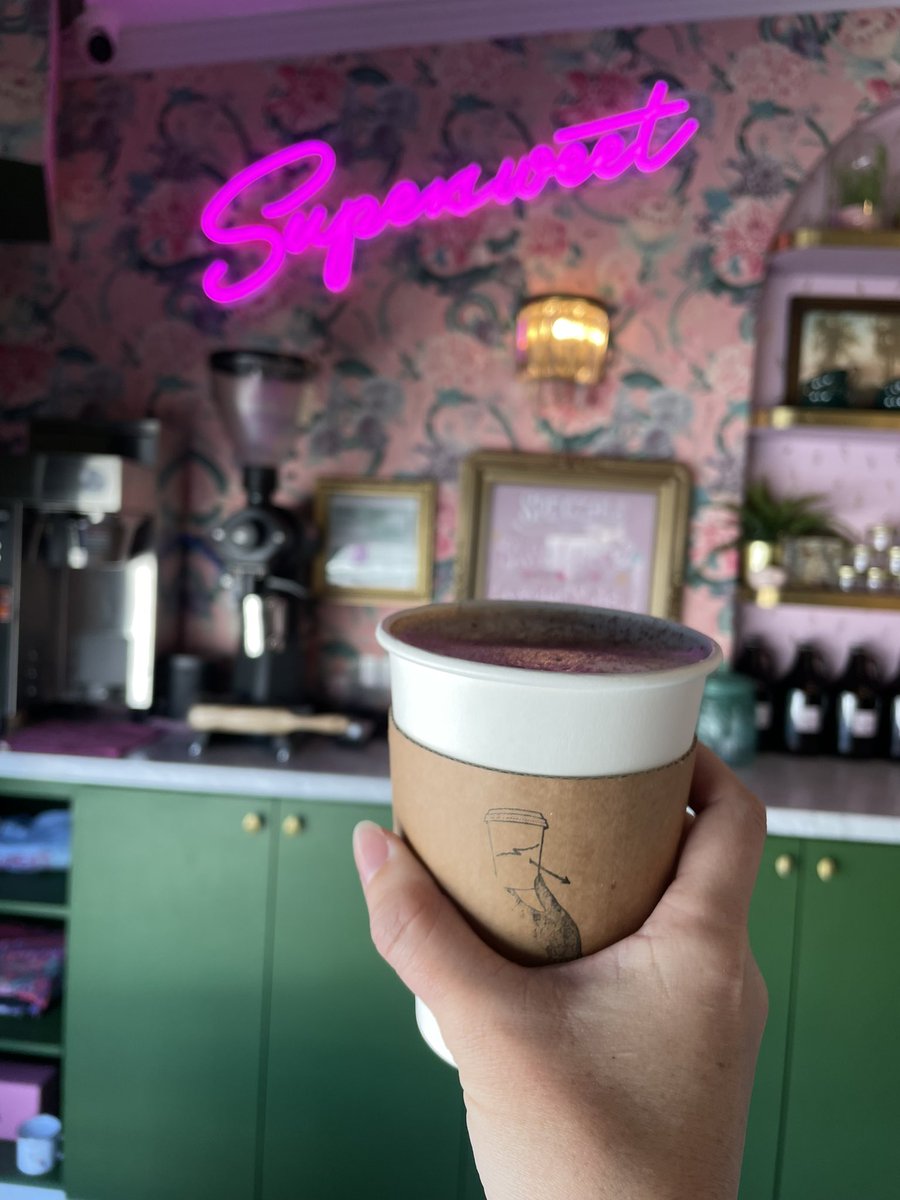 LilRaeCakes's tweet photo. Best aesthetic in a tattoo shop 👏🏻👏🏻👏🏻 https://t.co/zLtZNjBMOh
