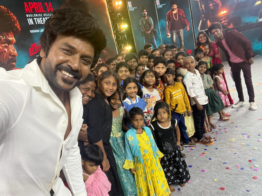 theflashpoint23's tweet photo. ராகவா லாரன்ஸின் 'ருத்ரன்' இசை வெளியீட்டு விழாவில் நடந்த நெகிழ்ச்சி சம்பவம் !!!
https://t.co/hJp8zcQtt9
#serviceislove #RaghavaLawrence #RudhranFromApril14 #RudhranAudioLaunchOnSunTV #Jorthaale
@offl_Lawrence @PriyaBS_FanPage @AsalKolaar @priya_Bshankar @SURIYAL0VE @ https://t.co/L0WaYXVMCT