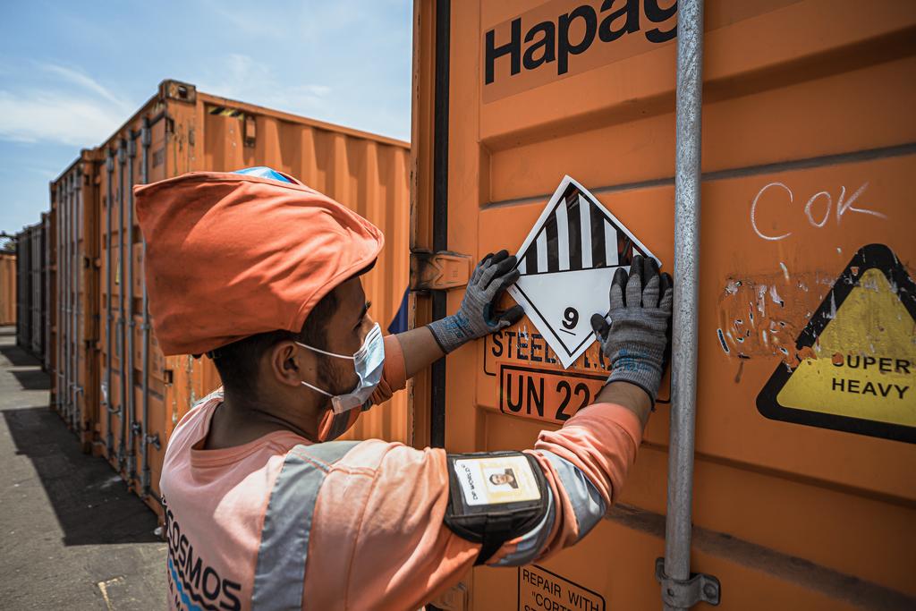Shipping dangerous goods? SeaRates provides the reliable delivery and support you need. 

Find out more information here: searates.com/about/dangerou…