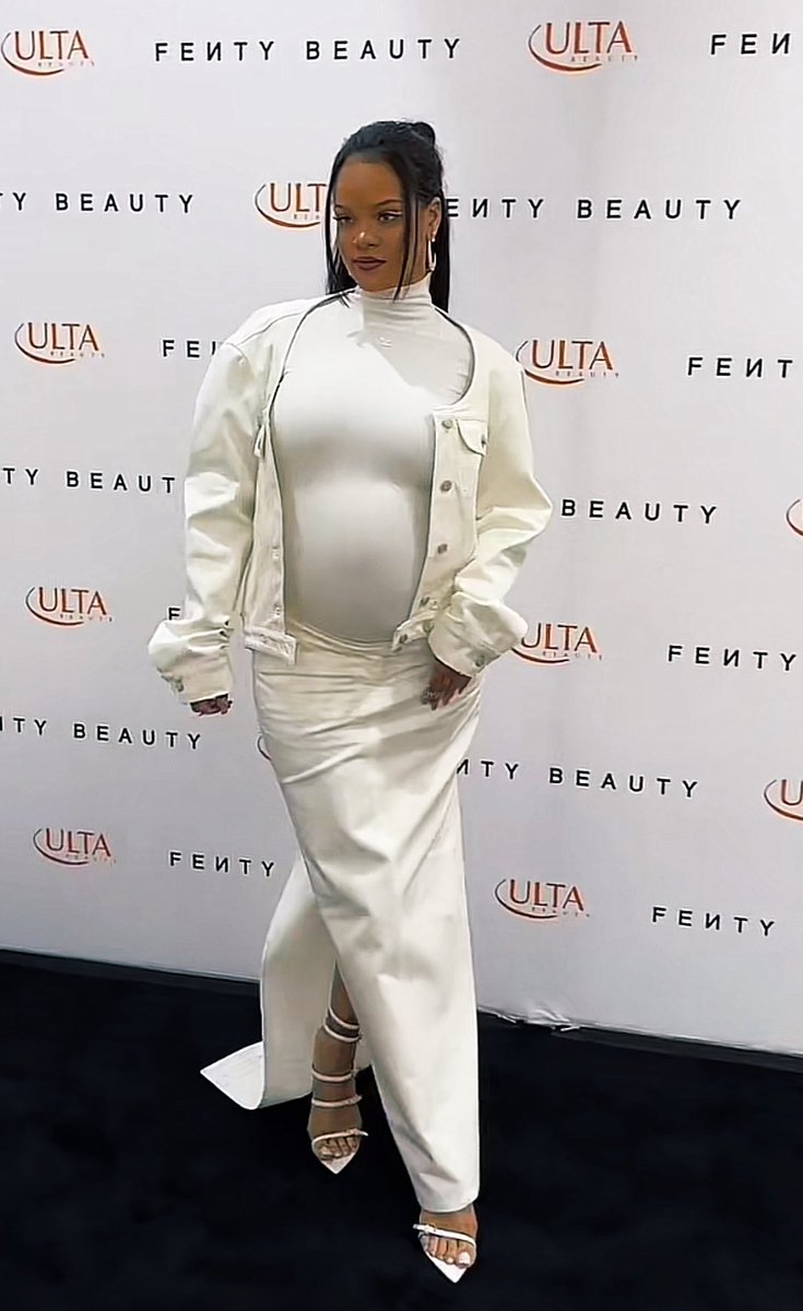 Rihanna Charts on Twitter "Rihanna at Las Vegas Ulta Beauty convention"
