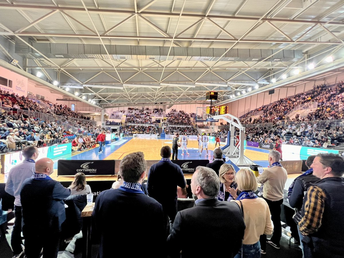 avandromme's tweet photo. - OPERATION CLIENTS VIP -
Partenaire du Basket Club d'Orchies 🏀, @Groupe_HEXAOM a invité ses clients en cours de #construction sur la commune d’#Orchies dans la ferveur de la Contact Pévèle Arena. 
Un moment inédit apprécié de tous !
#espritdefamille #bienveillance https://t.co/nVXBtaJxII