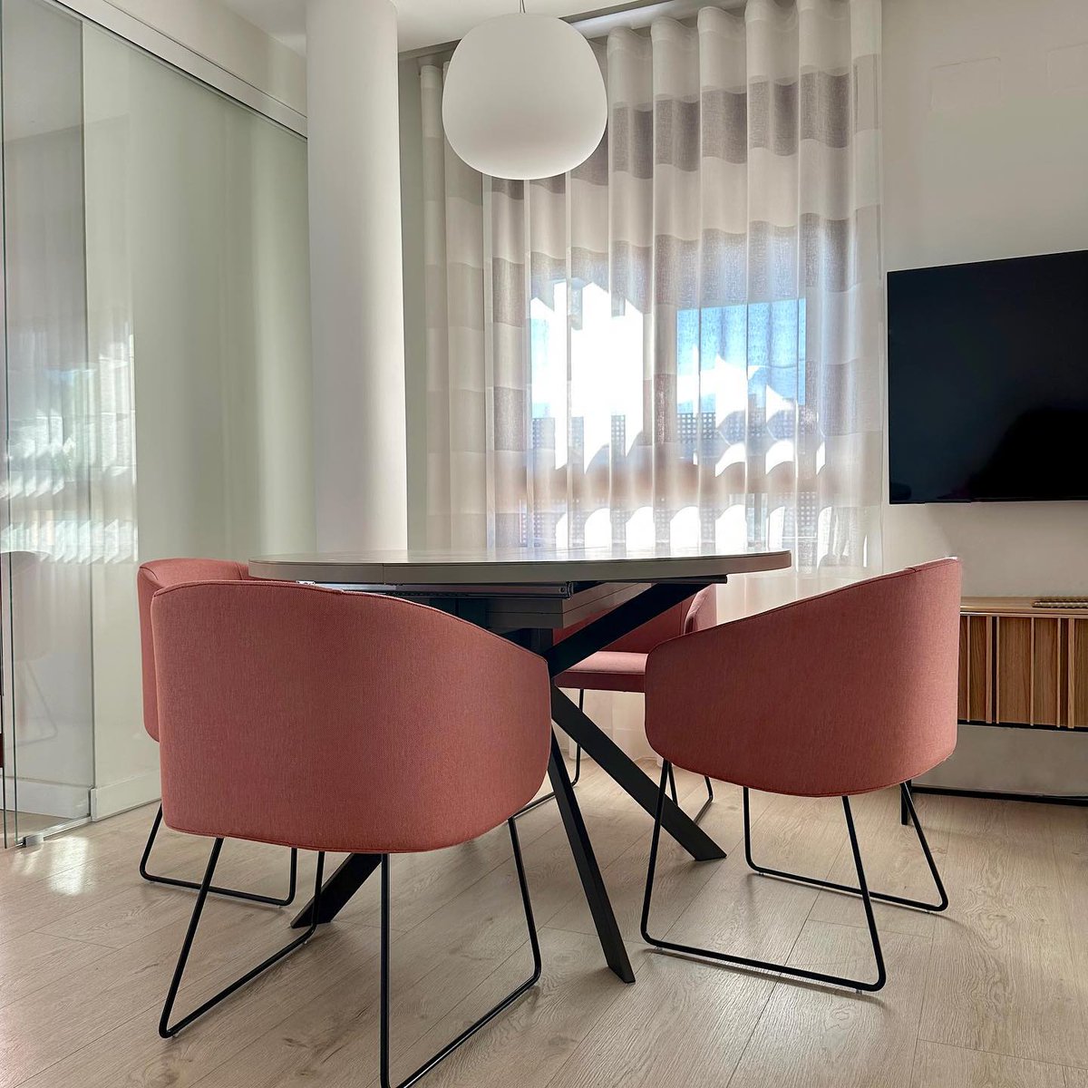 megamobiliario's tweet photo. ¿Buscas una pieza especial que de personalidad a tu espacio?
Los #aparadores de la nueva #ColecciónCREA de #MegaMobiliario destacan por su estilo, calidez y funcionalidad.
Así de elegante luce en este ático que nos muestra Smartt Mobiliari en Xàtiva (Valencia)
#CREATuEspacio https://t.co/ZKAatVY1uG