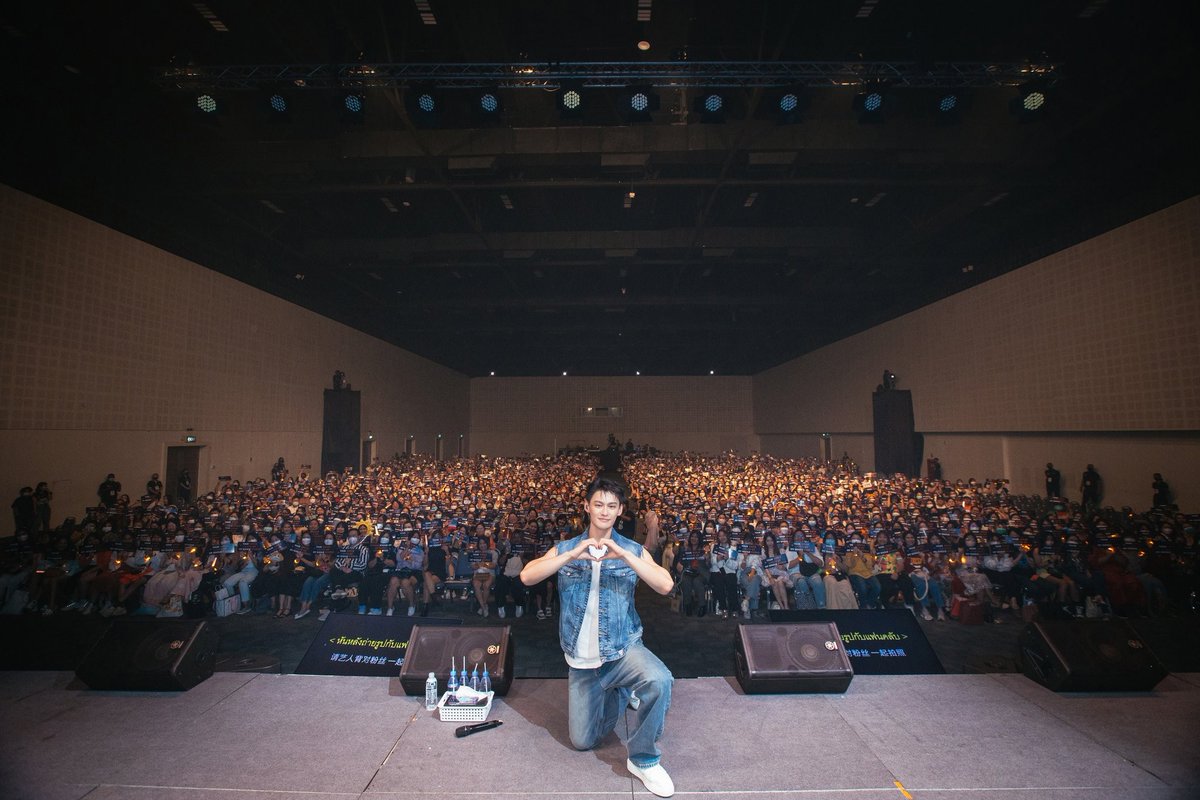 Mirror_org's tweet photo. ขอขอบคุณผู้บริจาคในนาม Wang ZhuoCheng Thai Fans
เนื่องในโอกาส Fan Meeting ครั้งแรกในไทย

มอบทุนทรัพย์ 1,000 บาท
แก่ศูนย์การเรียนไร่ส้มวิทยา
(สนับสนุนการศึกษาเด็กชายขอบ ลูกหลานแรงงานไร่ส้ม)

#WelcomeWZCtoThailand
#WANGZHUOCHENGinBKK
#WangZhuoCheng #MariusWang
#วังจั๋วเฉิง #汪卓成 https://t.co/kKyeuLtzRf
