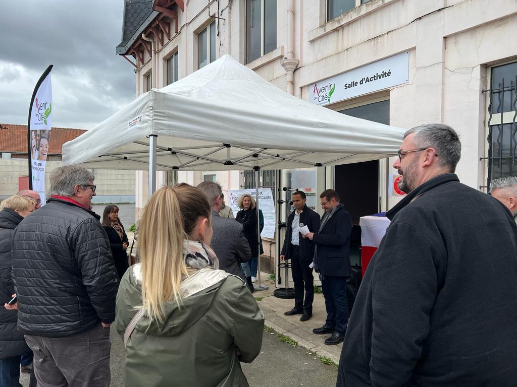 🔴ENSEMBLE AUTOUR D'UN FRIGO SOLIDAIRE 
➡️Face à l'inflation et à la crise des solidarités s'organisent sur les territoires pour aider les plus précaires à se nourrir
<a href="/AvenirdesCites/">AvenirdesCites62</a> a inauguré son <a href="/frigosolidaire/">frigosolidaire</a> devant son local 
@Fondation_TDL <a href="/ID_Mutuelle/">Identités Mutuelle</a> <a href="/maisonsetcites/">Maisons & Cités</a>