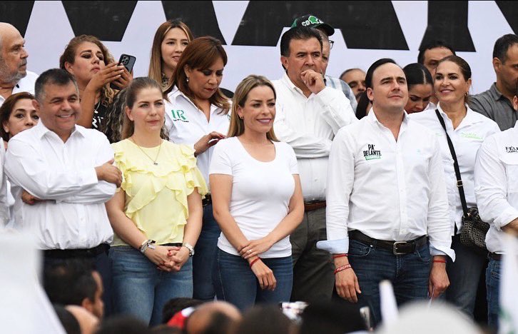EduardoOlmosC's tweet photo. Desde la línea verde #Torreón, llevando la propuesta para llevar a Coahuila al siguiente nivel, tenemos la mejor opción en @manolojim como candidato a Gobernador, a @HugoDavilaPrado y @felipe_glz como fórmula por el distrito 10.

¡En equipo  #PaDelanteCoahuila! 
#ManoloGobernador https://t.co/Tio14TvEMD