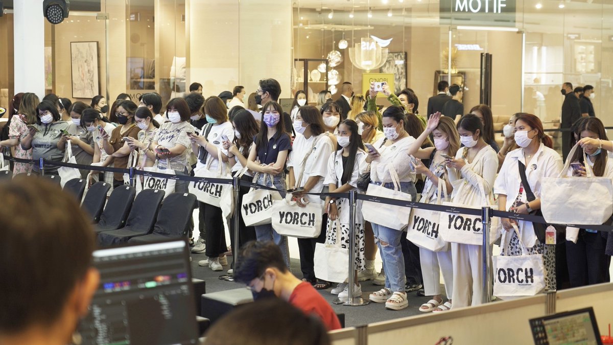 Fiber_reporter's tweet photo. กรี๊ดสนั่น!! “ยอร์ช ยงศิลป์” เปิด��ัวค่ายเพลงพร้อมซิงเกิ้ลแรก แม่ลำยอง โผล่เซอร์ไพรส์กลางเวที

อ่านต่อ : https://t.co/EsQkLZ4b5R

#YorchEntertainment
#YORCH1stDebutandfanmeet
#SevenYORCH
#yorch_yongsin
#ยอร์ชยงศิลป์ #ยอร์ช 
#fibernews 
#fiberentertainment https://t.co/t0XTdLRpB4