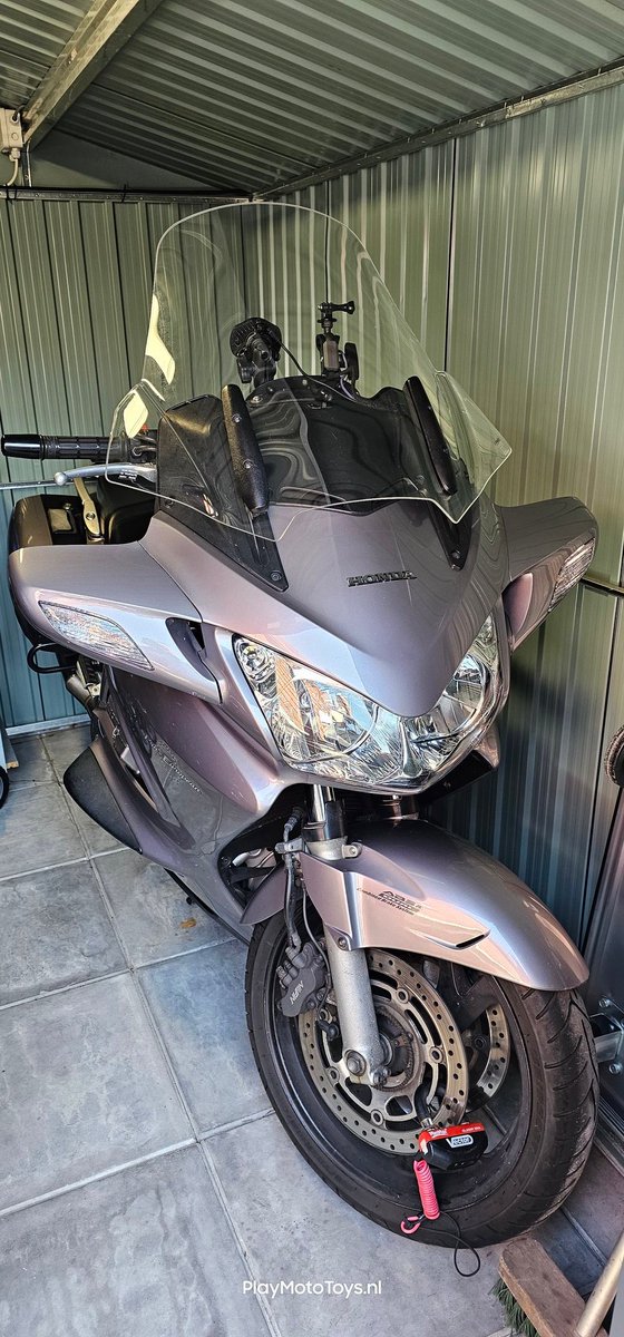 Mooi nieuw Puig ruitje op de Pan, kan er weer doorheen kijken nu 😎. #honda #ST1300A #Pan #motor #puig