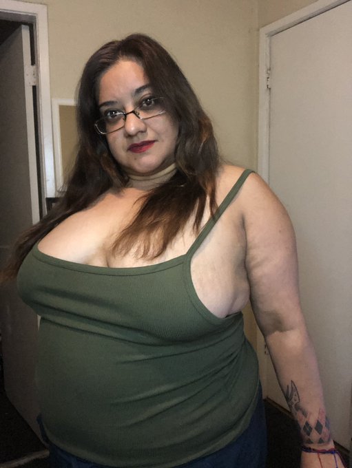 Had my post knee surgery dr visit and apparently I shouldn&rsquo;t b dancing for two more months 😟 I&rsquo;ve been<a href="/tag/curvy"class="tags"><span>#curvy</span></a><a href="/tag/sexy"class="tags"><span>#sexy</span></a><a href="/tag/latina"class="tags"><span>#latina</span></a><a href="/tag/bigbutt"class="tags"><span>#bigbutt</span></a><a href="/tag/onlyfans"class="tags"><span>#onlyfans</span></a><a href="/tag/roxannarose"class="tags"><span>#roxannarose</span></a>