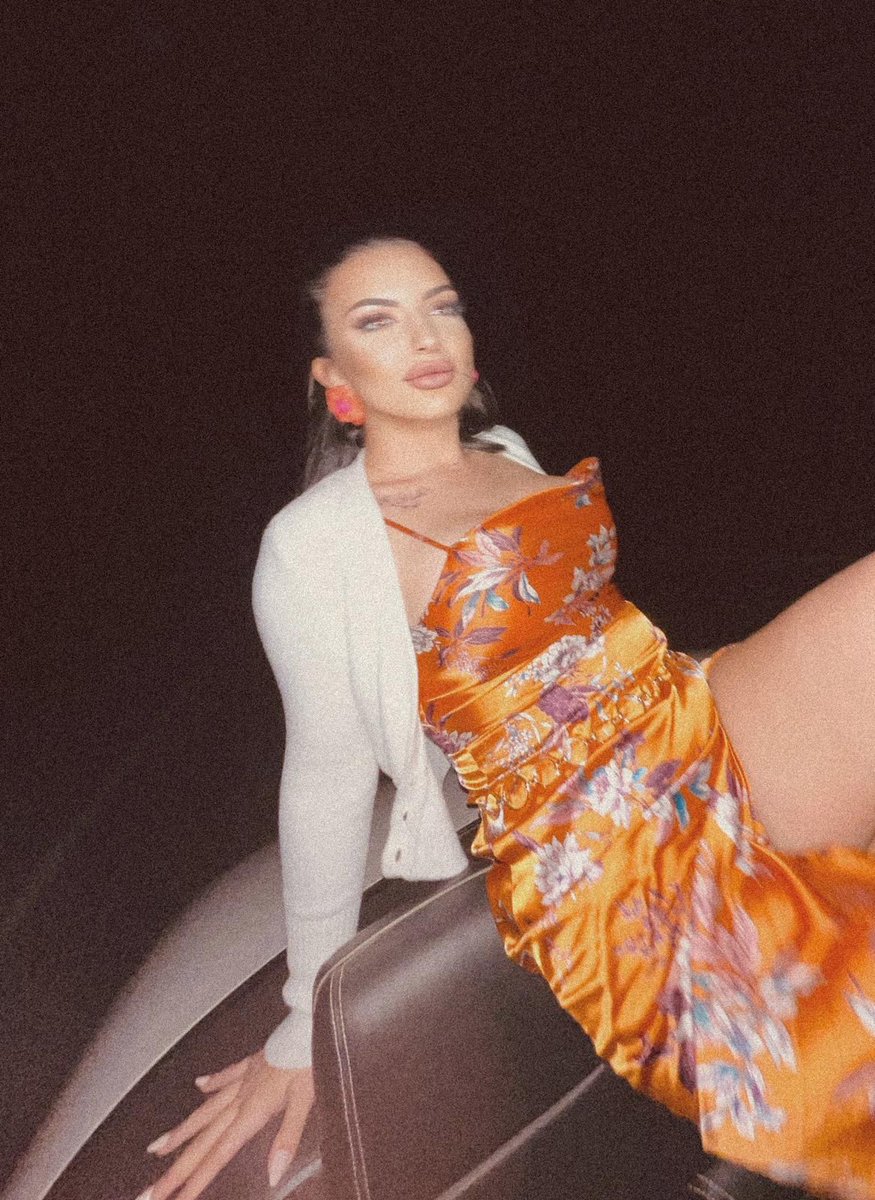 ZahraSmit's tweet photo. Wild nights make blurry pictures
https://t.co/d7hVqz8Akk
#bigboobs #bigbootyclub #BIGBOOTYBOTTOMS #curvylicious #tattooart #makeuplooks https://t.co/JRZeSh7piY