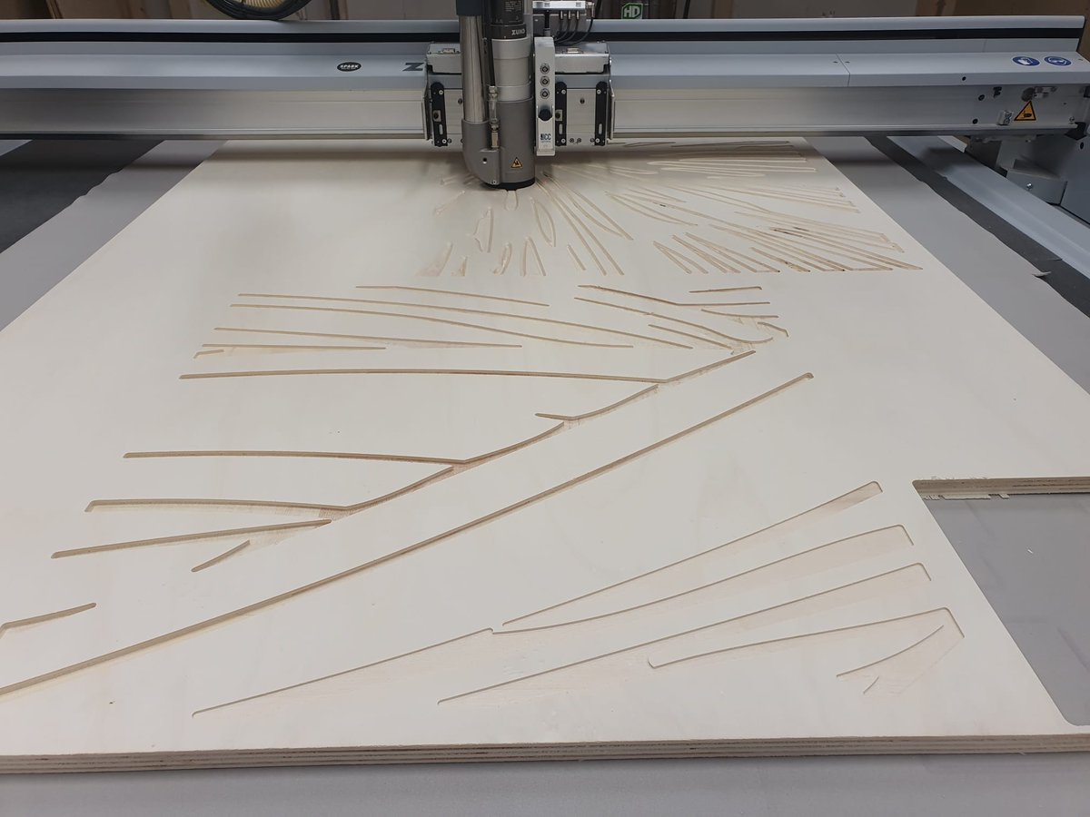 SPARK Campus (@spark_campus) on Twitter photo Wist je dat je in het SPARK Lab kunt testen en experimenteren met vorm en materiaal met <a href="/zundbenelux/">Zünd Benelux</a>? Dit doet Lydia Fraaije, ze onderzoekt de ideale diepte voor het fresen van het hout voor het definitieve ontwerp. In deze testfase gebruikt ze populieren multiplex. Wist je dat je in het SPARK Lab kunt testen en experimenteren met vorm en materiaal met <a href="/zundbenelux/">Zünd Benelux</a>? Dit doet Lydia Fraaije, ze onderzoekt de ideale diepte voor het fresen van het hout voor het definitieve ontwerp. In deze testfase gebruikt ze populieren multiplex.