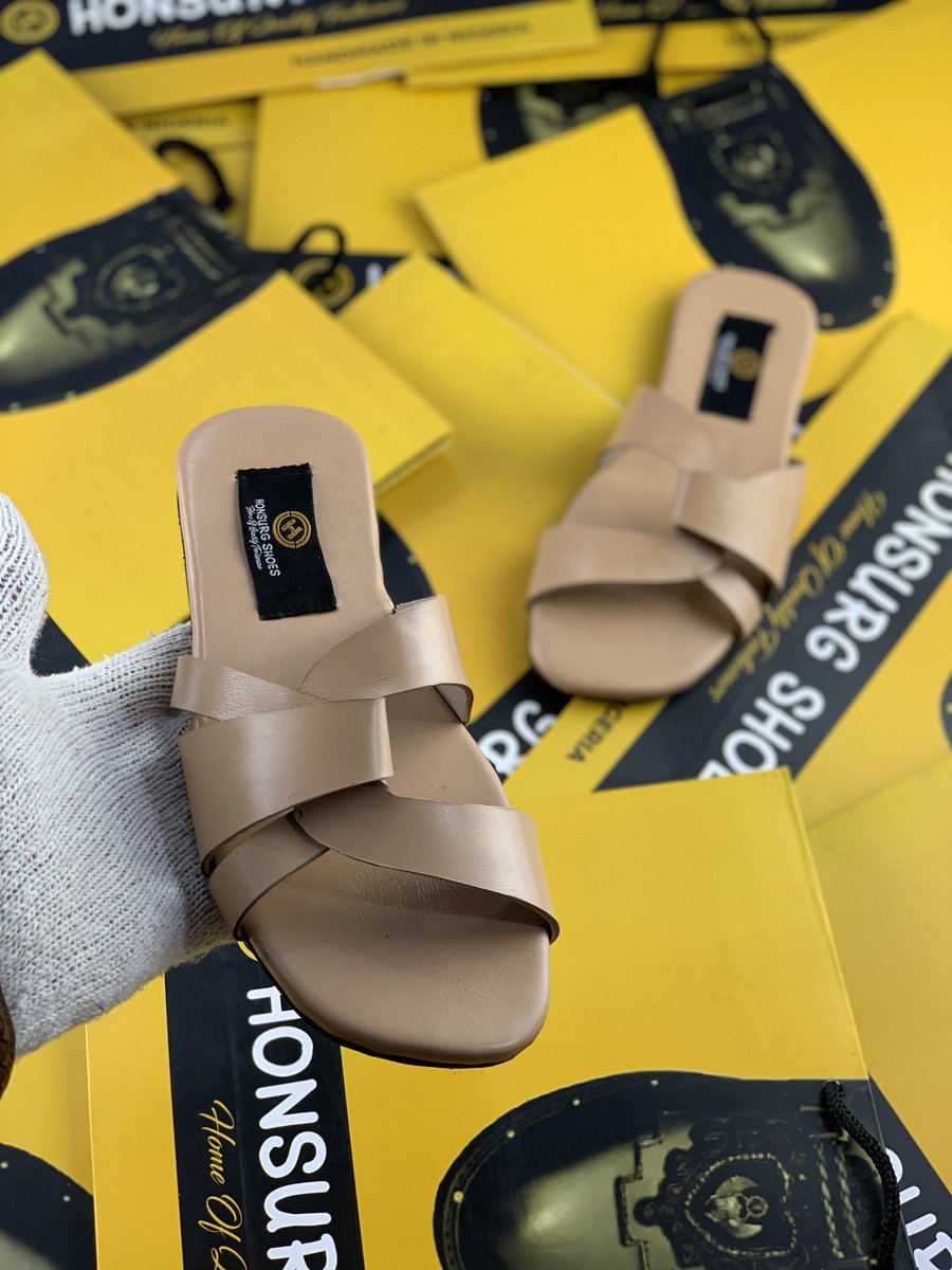 Honsurg1's tweet photo. Please Retweet my Hustle

Dear Muslimahs, elevate your Eid style with our RINA slides! Designed for comfort and crafted for style, this slide is a must-have for every Muslimah. Get yours today and step into the festivities with confidence.

Rina sells for N7000
Send a dm to order https://t.co/Rsh656M6lo