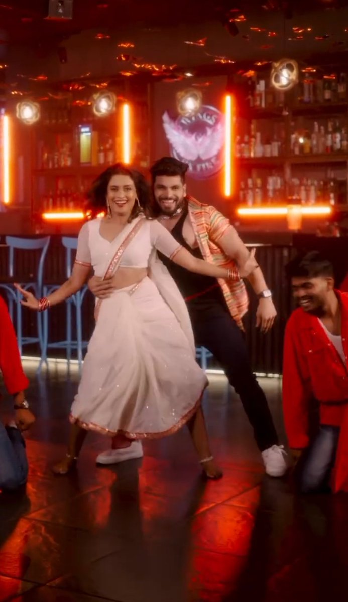 gloriousgurl07's tweet photo. Chemistry 🔥🥵🙈 #ShivThakare #SonalDevraj 🙌 https://t.co/xjJPYGzcHl