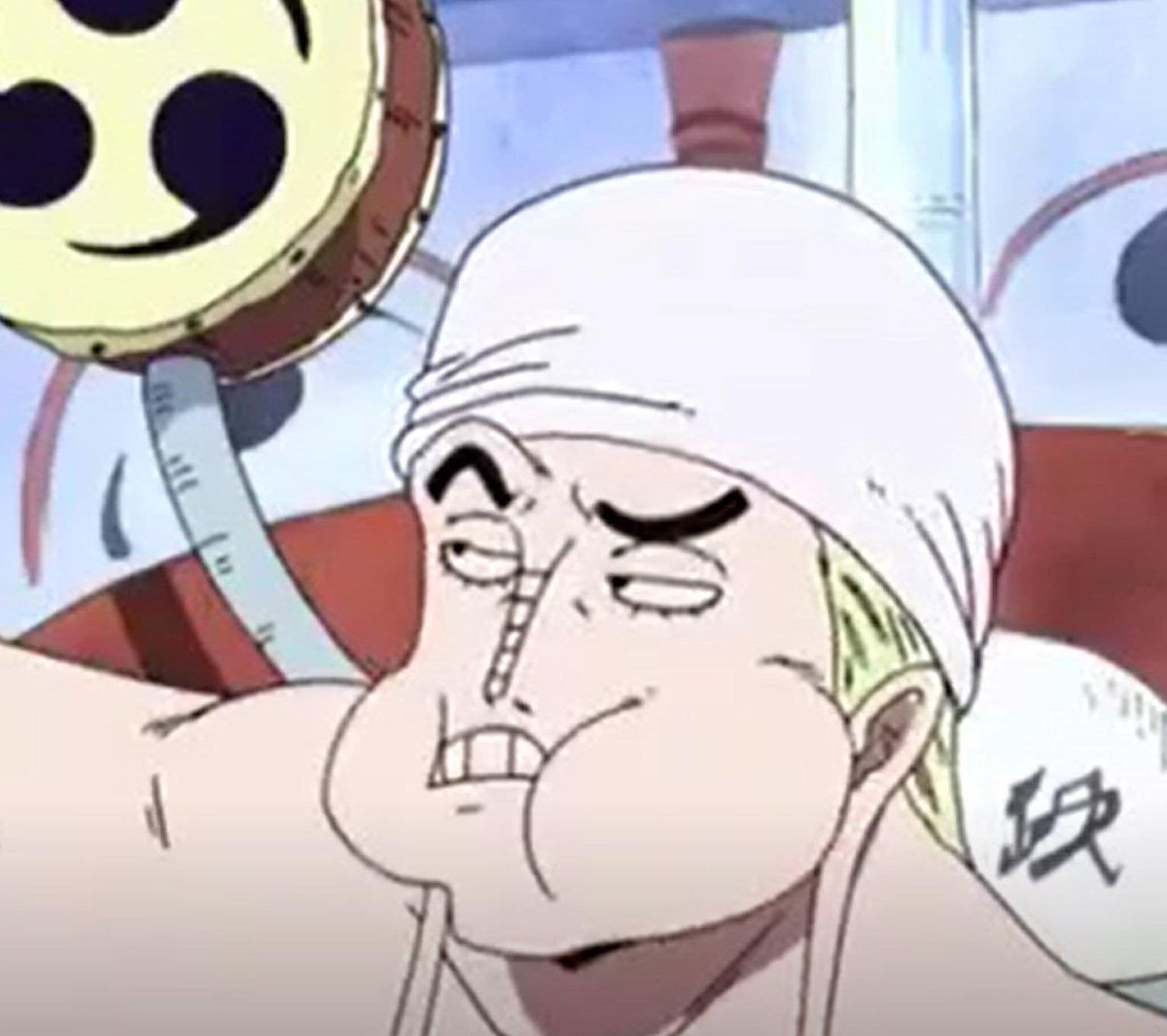 “ ………….. ”
o0(แล้วเจ้าบ้านี่จะจ้องกันไปถึงเมื่อไหร่กันเนี่ย ไม่ยอมให้กันเลยแฮะ แต่คิดว่าฉันคนนี้จะยอมรึ)

เอื้อมมือไปหยิบกล้วยมากินแก้เซ็งโดยที่ยังมองหน้ามันอยู่