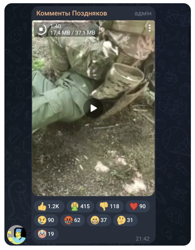 DarPutinovi's tweet photo. Na telegramu koluje video na kterém russáci v uniformách odřezávají hlavu živému ukrajinskému vojákovi. 1200 lidí k tomu dalo palec nahoru a 90 srdíčko. Já jen, až zas bude někdo, někde v médiích žvanit o tom, že je Rusko vlastně bezva stát plnej míru milovnejch lidí... https://t.co/dBj6toqxT8
