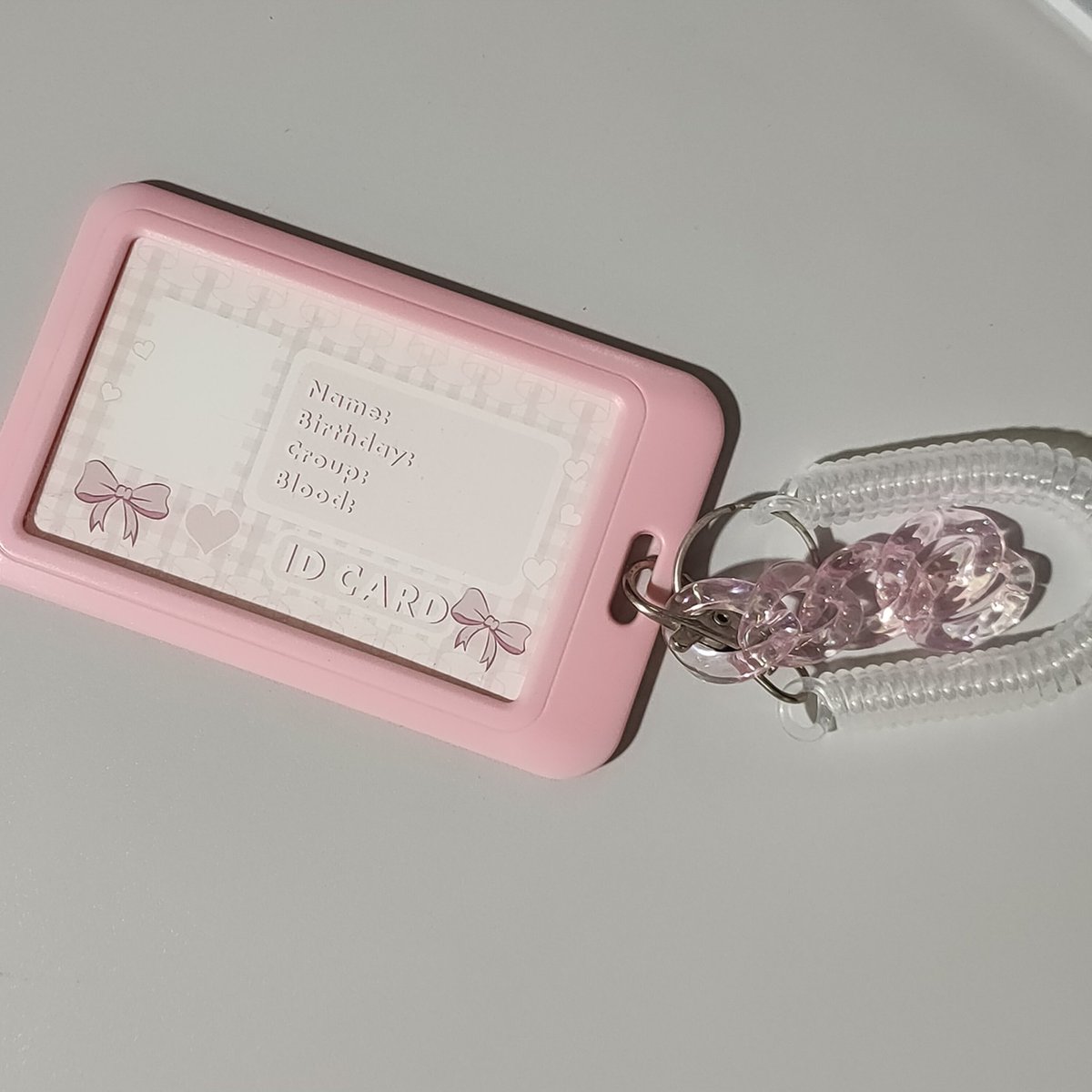 priosells's tweet photo. wts lfb ph 

pink pc holder acrylic with chain

100 ea
200 sumin weverse pc
free pf if will buy with pc
prio payo / 1 week res

can do rush shipping

mod: flash express jnt
mop: gcash

t. youngluv pob stayc photocard poca pastel clear https://t.co/xggq37w60j