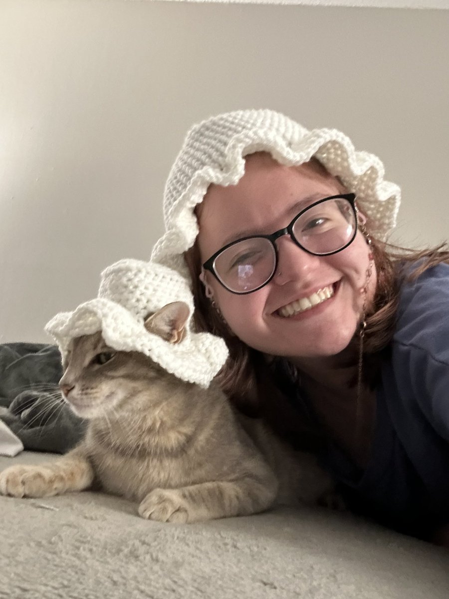 loveyybugss's tweet photo. i look crazy but i made me and my daughter matching hats https://t.co/EuL7KyRwhU